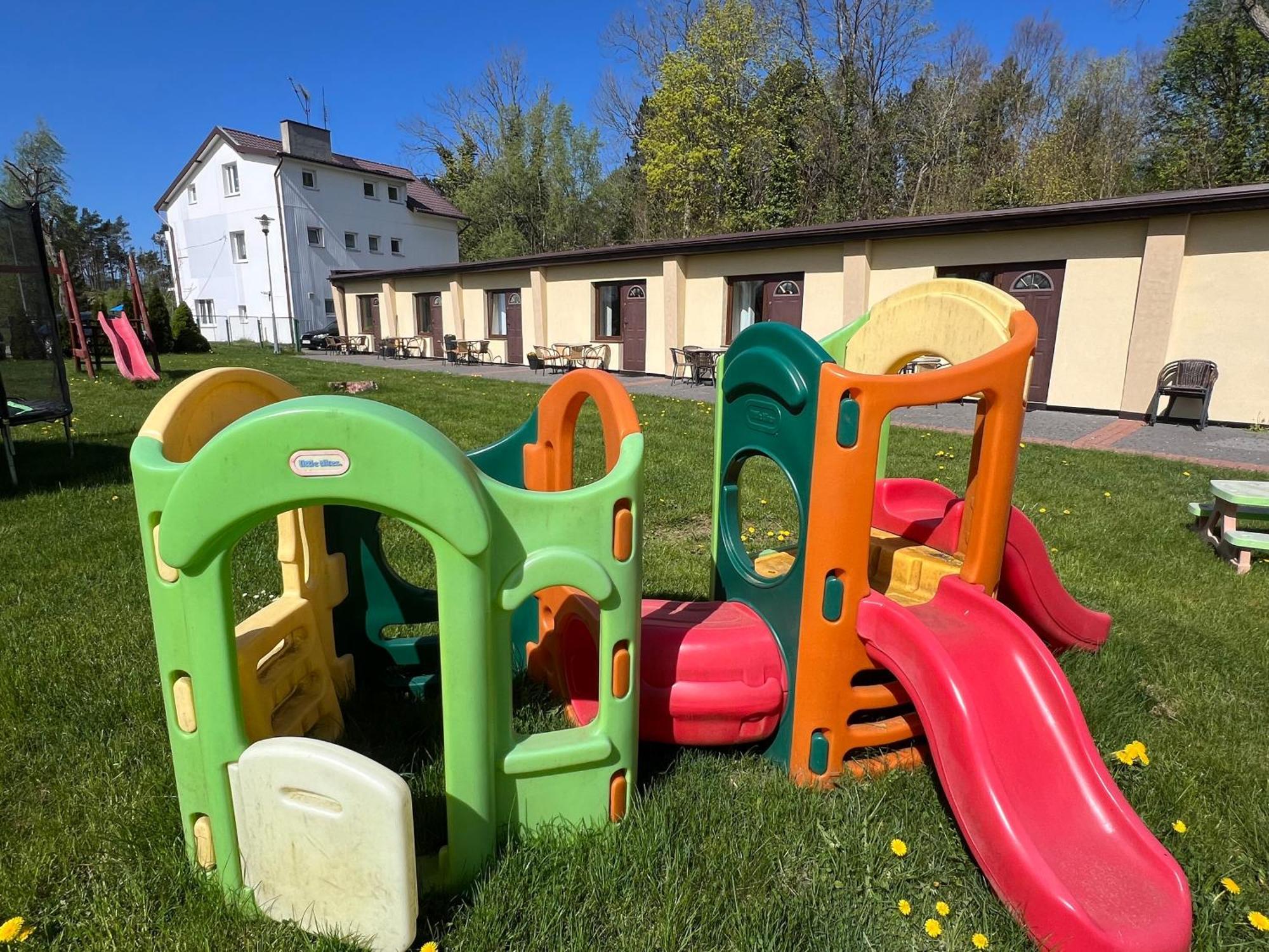 Osrodek Rodzinny "Pod Wydmami" Przy Plazy , Plac Zabaw , Rowery サルビノボ エクステリア 写真